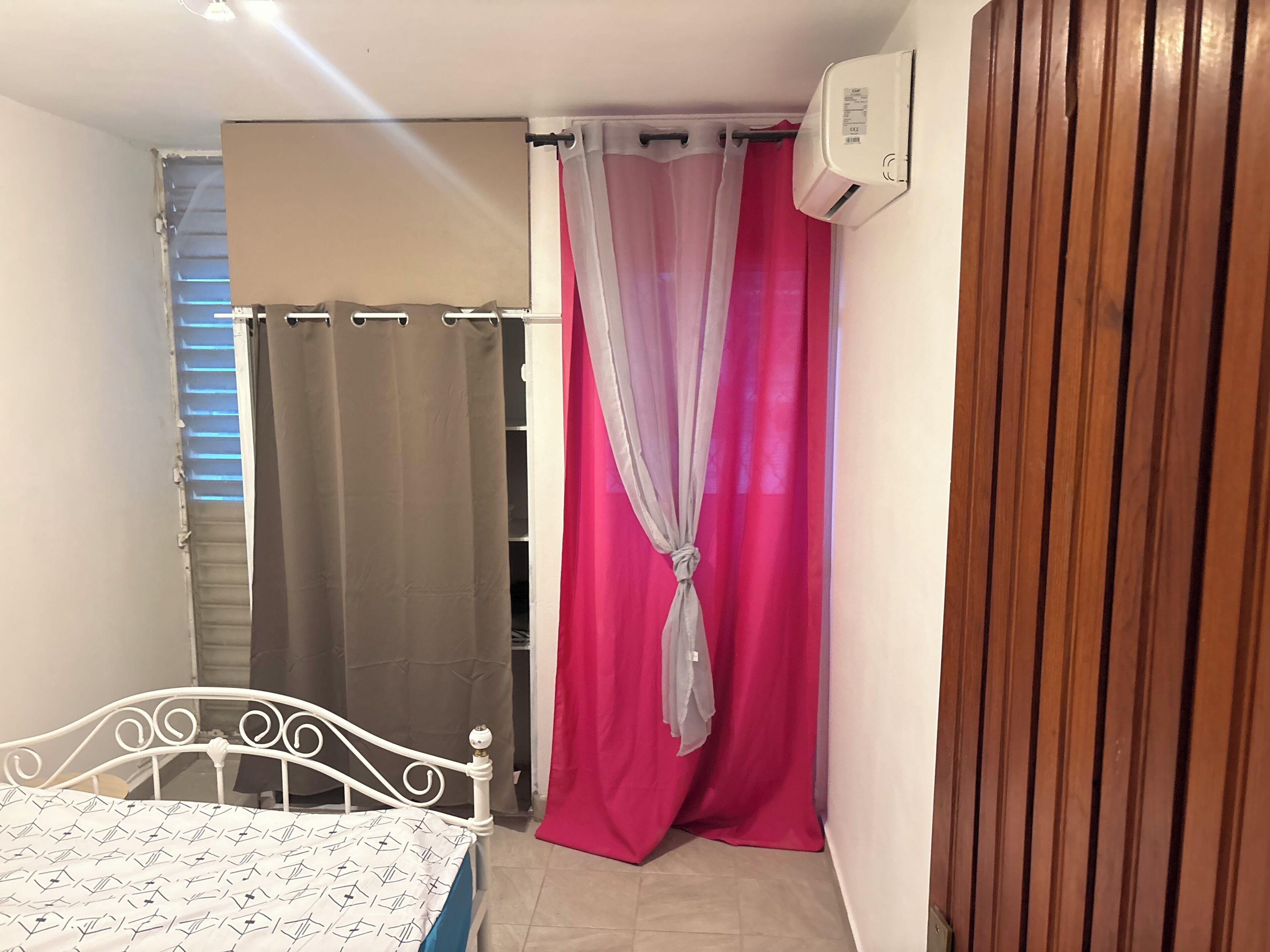 2 bedrooms, iron/ironing board, bed sheets