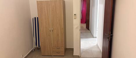 2 bedrooms, iron/ironing board, bed sheets
