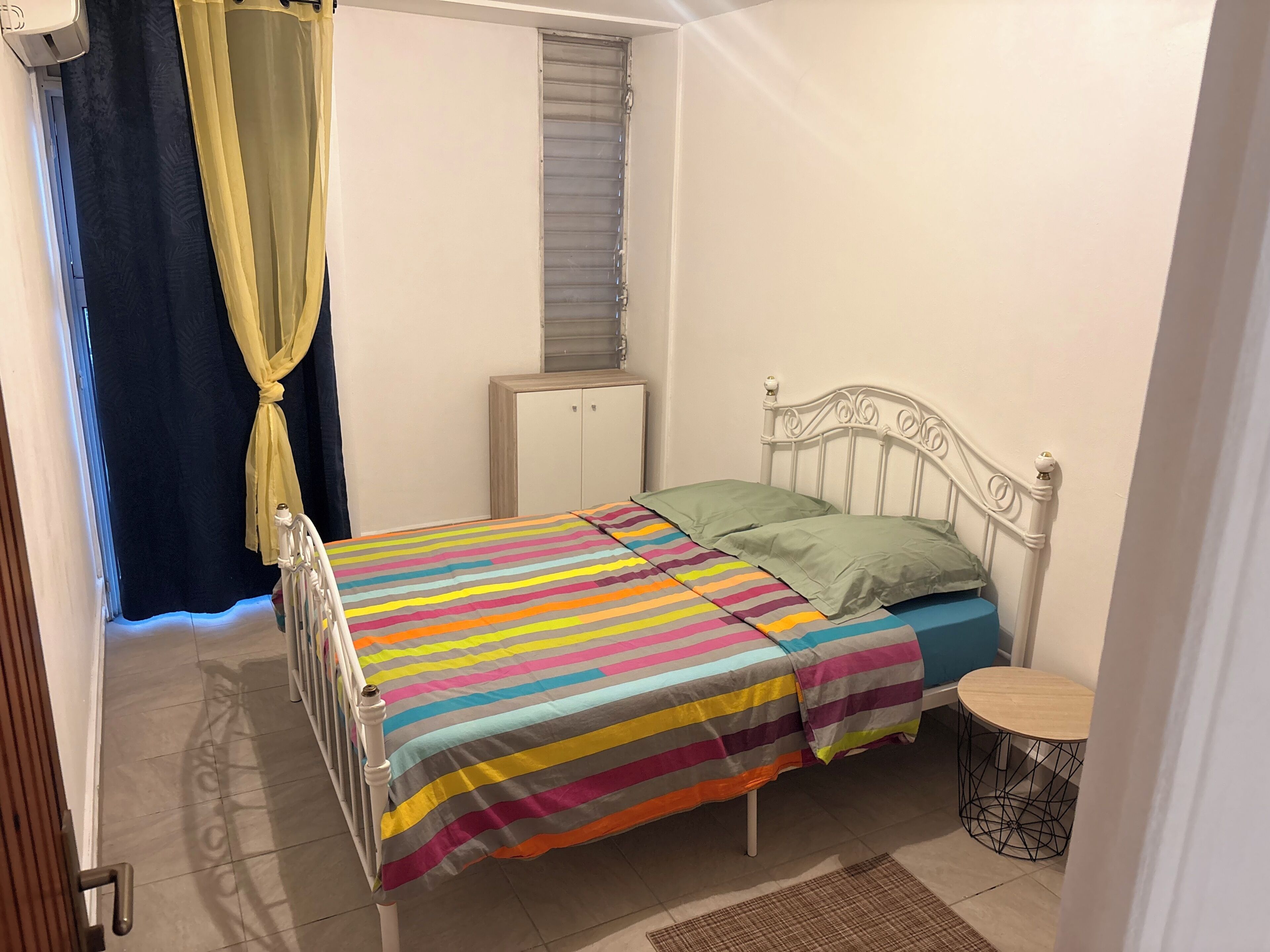 2 bedrooms, iron/ironing board, bed sheets