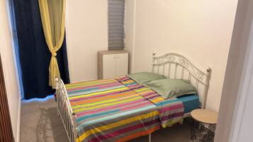 2 bedrooms, iron/ironing board, bed sheets
