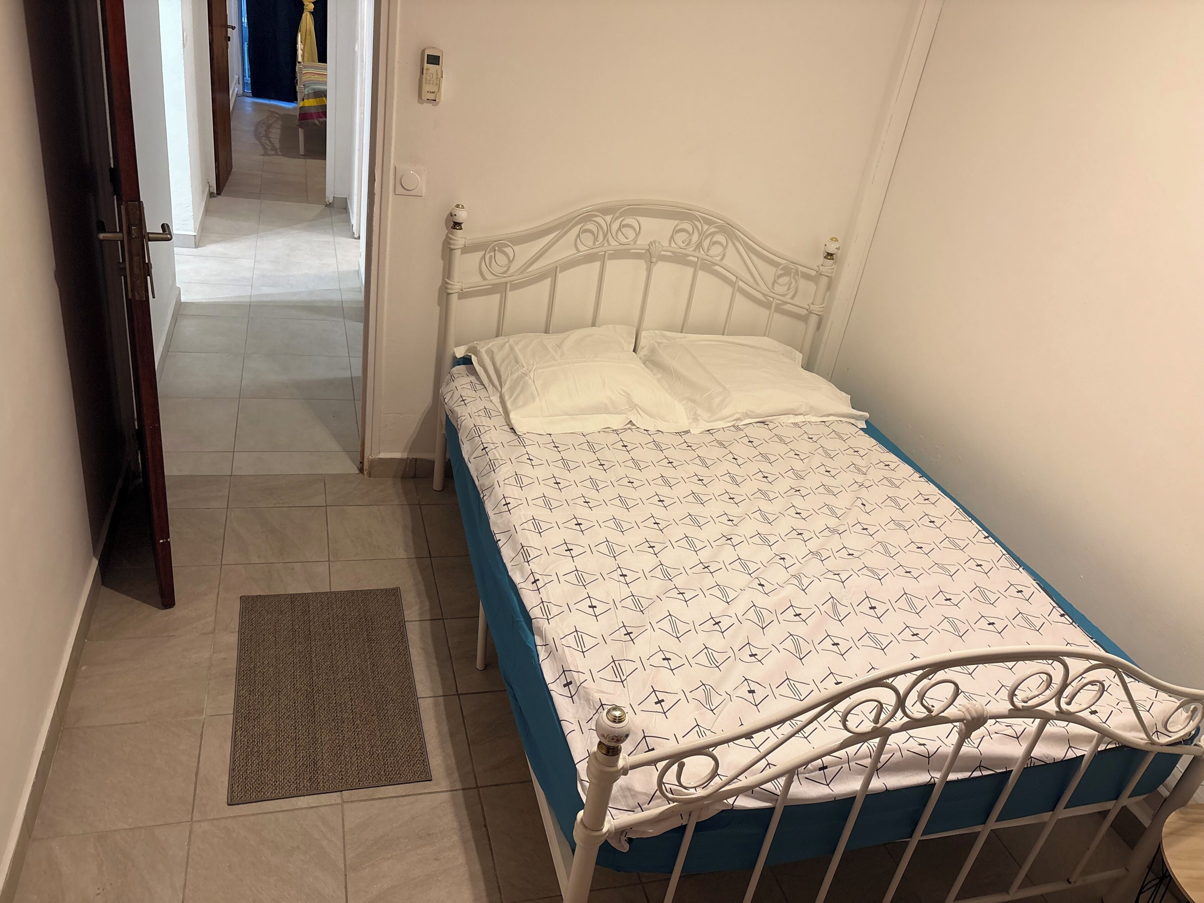 2 bedrooms, iron/ironing board, bed sheets