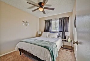 4 bedrooms, WiFi - Location, Location, Location 0.5 mi to Old Town (Scottsdale)