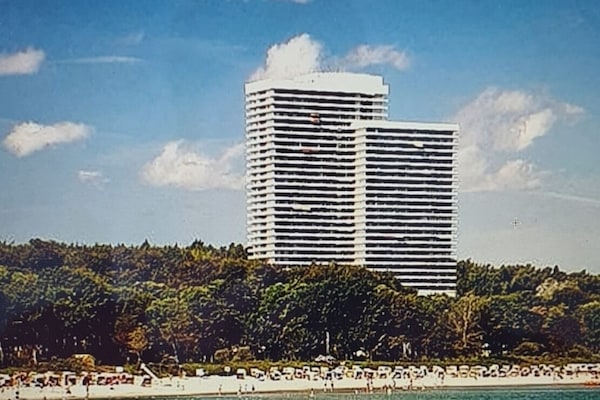 Beach nearby, sun loungers