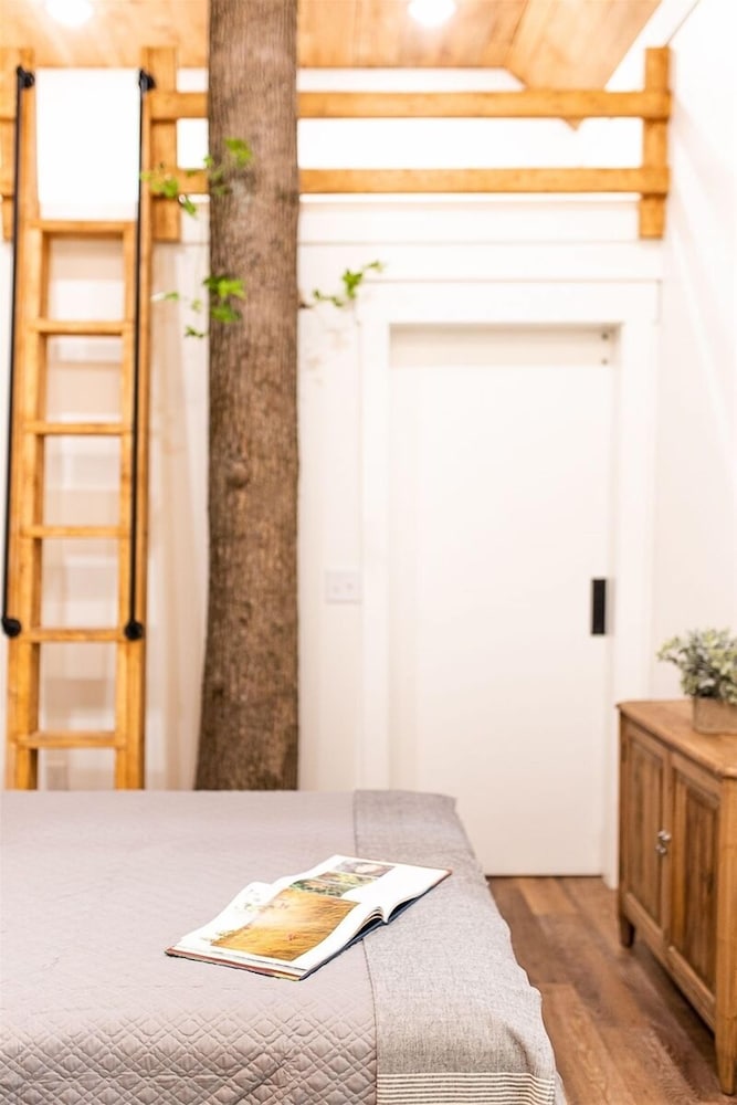 The Treehouse at River Rocks Landing Gadsden Vrbo