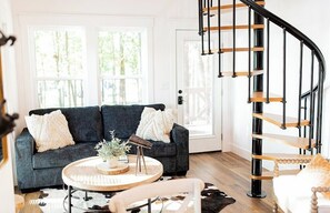 Living area - The Treehouse at River Rocks Landing (Gadsden)