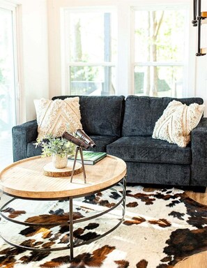Living area - The Treehouse at River Rocks Landing (Gadsden)