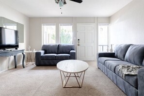 Living area - Self Check-In-Full Kitchen-Hot Tub-Parking-Pool (Scottsdale)