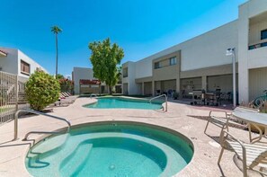 Outdoor pool - Self Check-In-Full Kitchen-Hot Tub-Parking-Pool (Scottsdale)