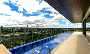 Outdoor pool, a heated pool - Excellent Spacious 1 Bedroom Apartment in Downtown CWB (Curitiba)
