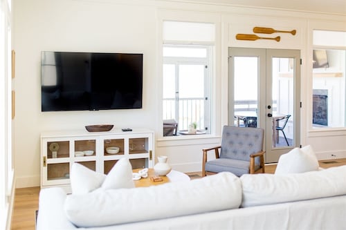 On Lake Time at River Rocks Plantation