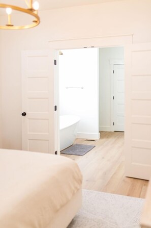 3 bedrooms, internet, bed sheets