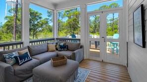 Smart TV, fireplace, books - SEACREST GEM! Steps to Community Pool, Private Beach, Town, & Rosemary + Alys Beaches! (Seacrest)
