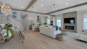 Smart TV, fireplace, books - SEACREST GEM! Steps to Community Pool, Private Beach, Town, & Rosemary + Alys Beaches! (Seacrest)