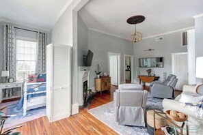 テレビ、書斎 / ワークスペース