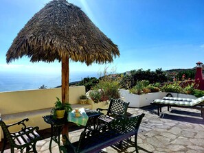 Outdoor dining - Casita with sea views and barbecue in Villa de Mazo, La Palma (Villa de Mazo)