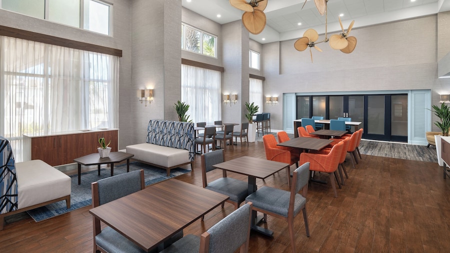 Holiday Inn Express and Suites Destin Miramar Beach by IHG