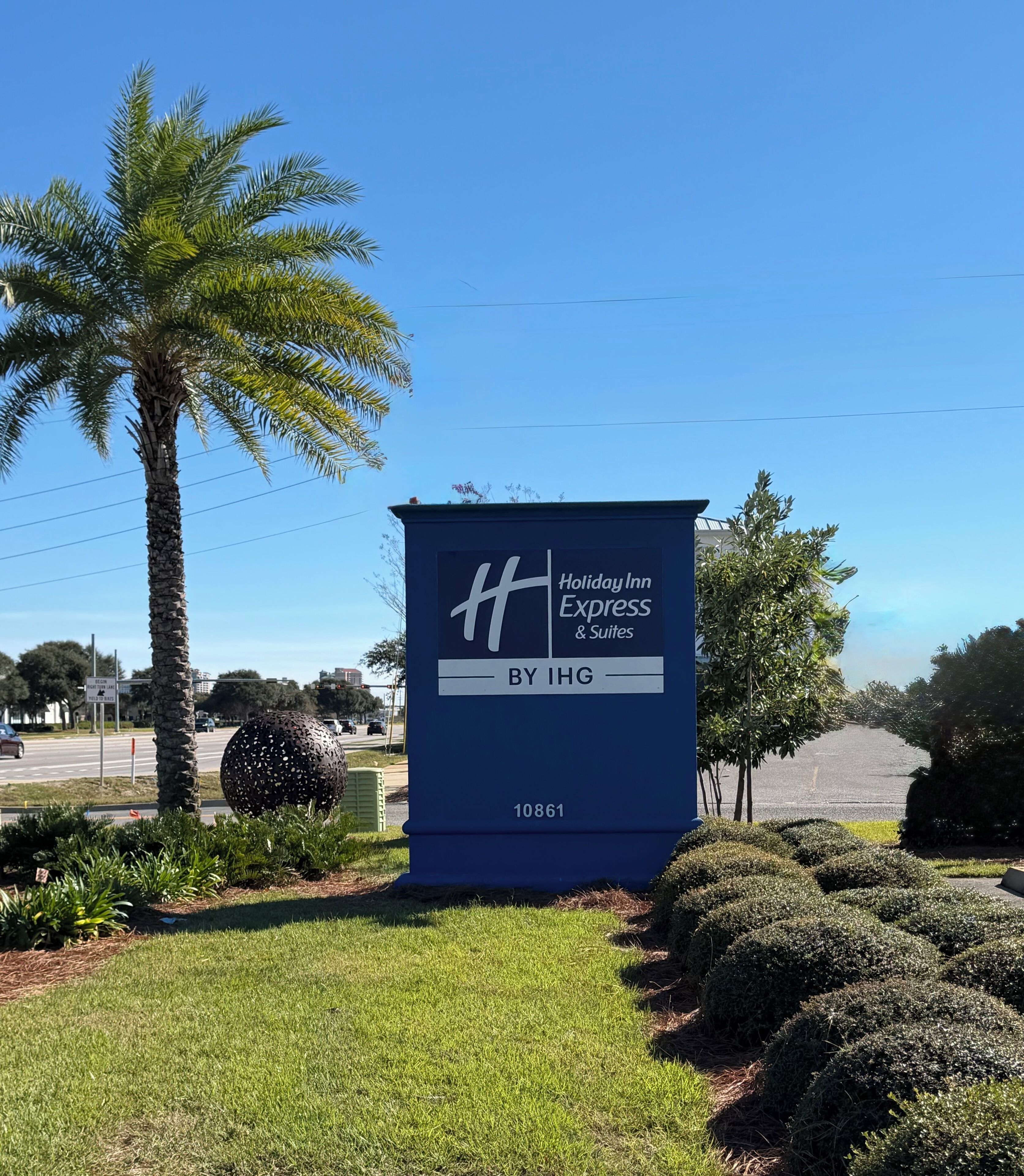 A blue sign for Holiday Inn Express & Suites by IHG with the number 10861.
