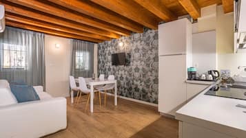 1 chambre, bureau, espace de travail pour ordinateur portable