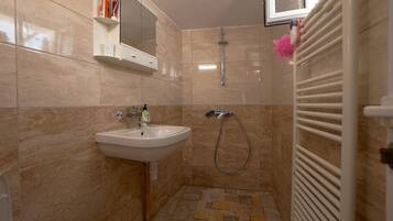 Dusch, handdukar, tvÄl och schampo