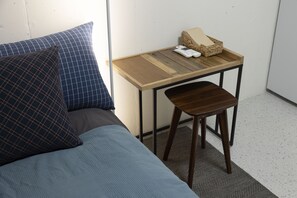 1 quarto, cofres nos quartos, ferros/tábuas de passar roupa
