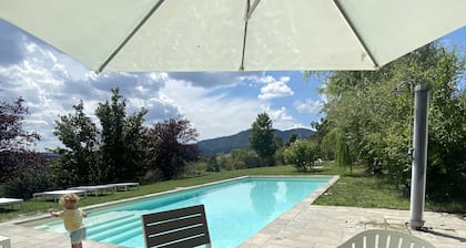 Houses Crovina, large apartment with swimming pool in the hills