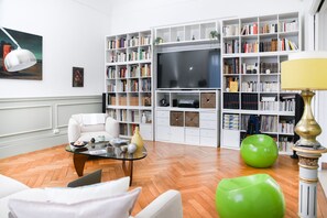 100-cm flat-screen TV with digital channels, TV - Le Passagran (Boen)