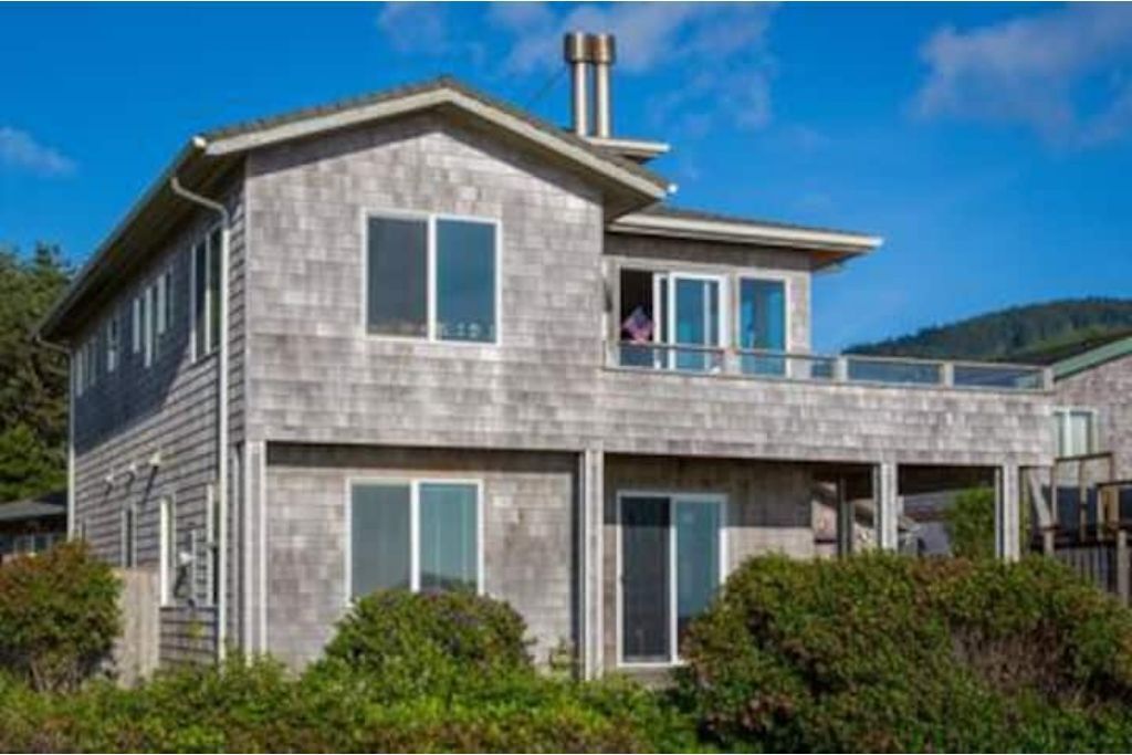 Spectacular Ocean Front, Dog Friendly Home, in the Heart of Yachats