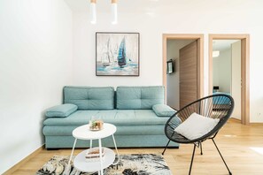 Appartement (Two Bedroom Apartment with Balcony) | Salle de séjour
