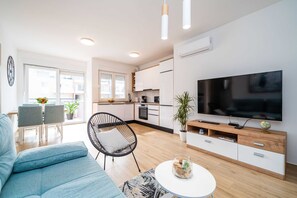 Apartment (Two Bedroom Apartment with Balcony) | Living room | 25-inch flat-screen TV with cable channels, TV - Apartment Zoric (Dubrovnik)