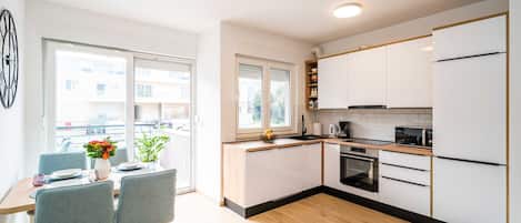 公寓 (Two Bedroom Apartment with Balcony) | 私人厨房 | 冰箱