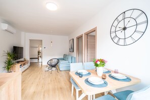 Apartment (Two Bedroom Apartment with Balcony) | Dining room