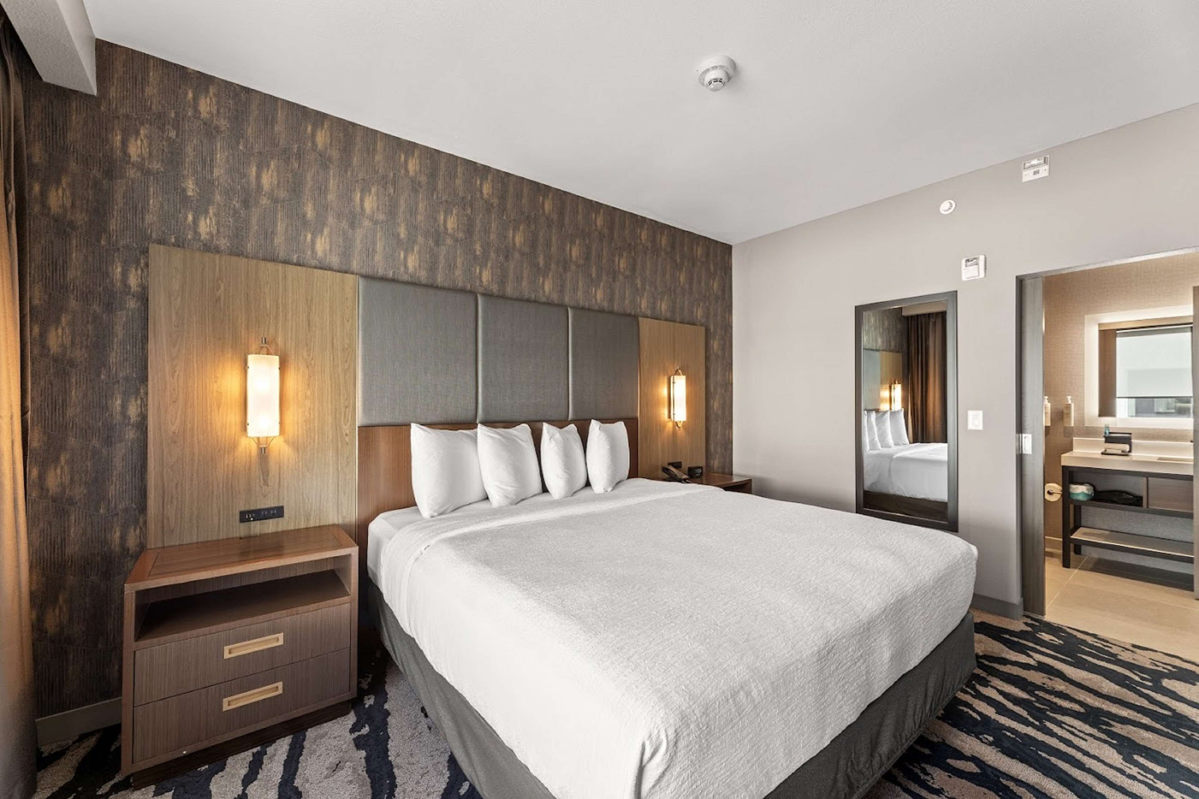 Photo - Embassy Suites by Hilton Irving Las Colinas