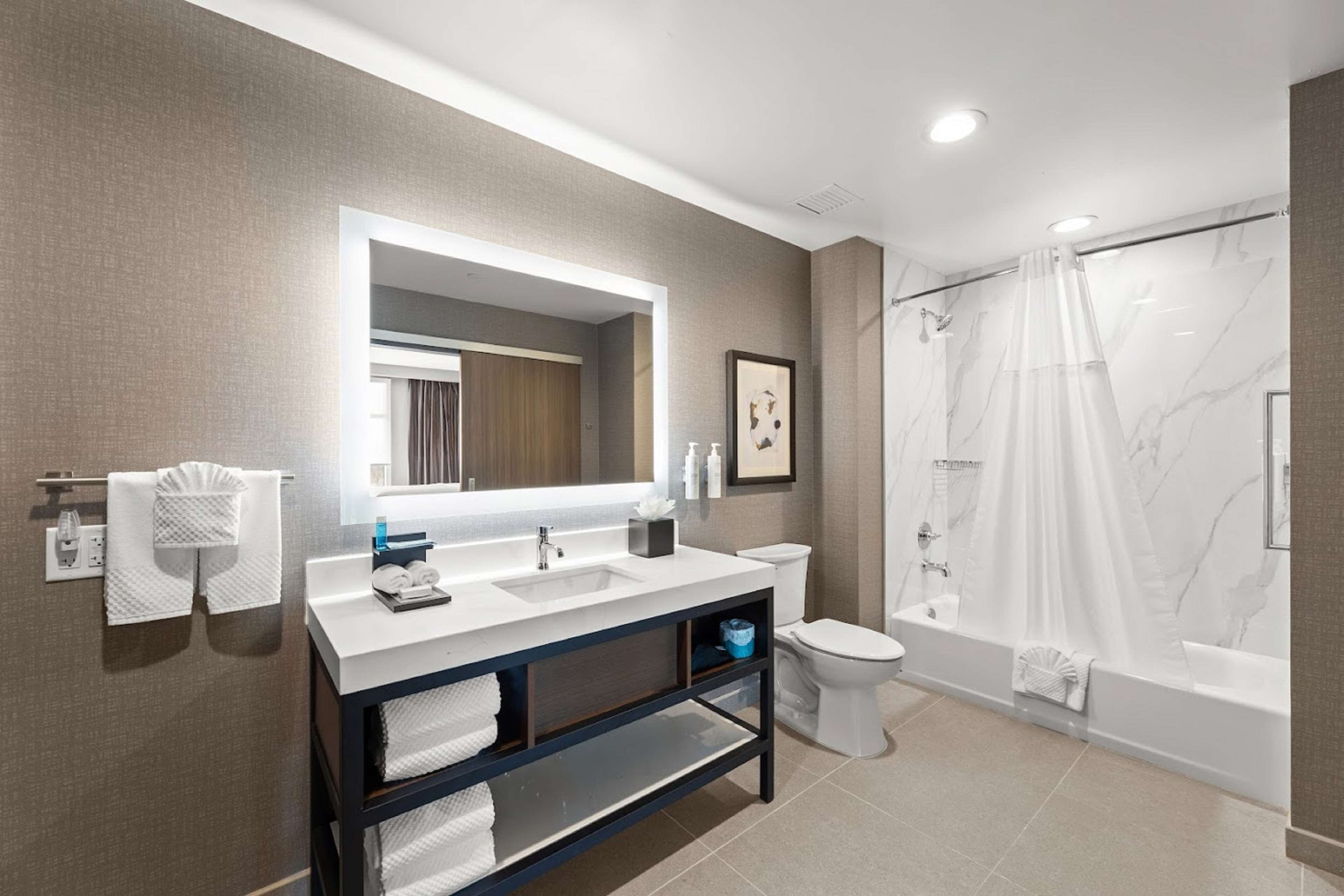 Photo - Embassy Suites by Hilton Irving Las Colinas
