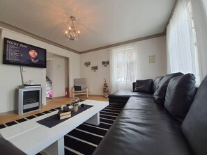 Living area - Nice & Cozy 4-rooms Apartment in Centrum Stavanger (Stavanger)