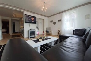 Apartment | Living area - Nice & Cozy 4-rooms Apartment in Centrum Stavanger (Stavanger)