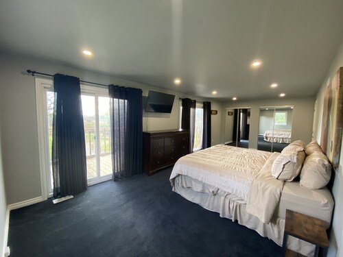 Peaceful 3 bedroom apartment on the water