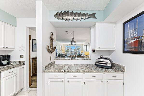 Signature Condo, 2 Bedrooms, Balcony, Pool View | Private kitchen | Fridge, microwave, oven, stovetop - Sea Oats H 104 (Gulf Shores)