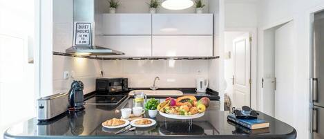 冷蔵庫、電子レンジ、オーブン、食器洗い機