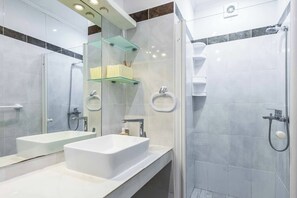 Shower, towels