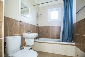 Combined shower/bathtub, towels - Villa Delfini 5 - Three Bedroom Villa, Sleeps 6 (Protaras)
