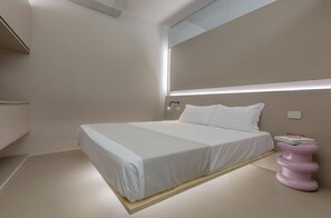 2 bedrooms, desk, iron/ironing board