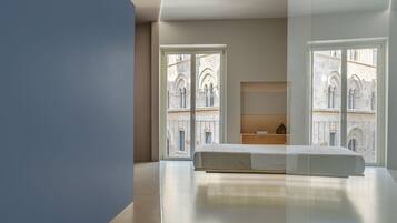 2 camere, una scrivania, ferro/asse da stiro