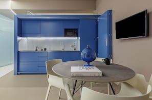 Dishwasher, cookware/dishes/utensils, dining tables - Royal Suite (Trapani)