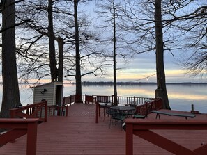 Property grounds - Relaxing, Lakefront & Roomy Great for fishing, duck hunting, & family gatherings (Hornbeak)