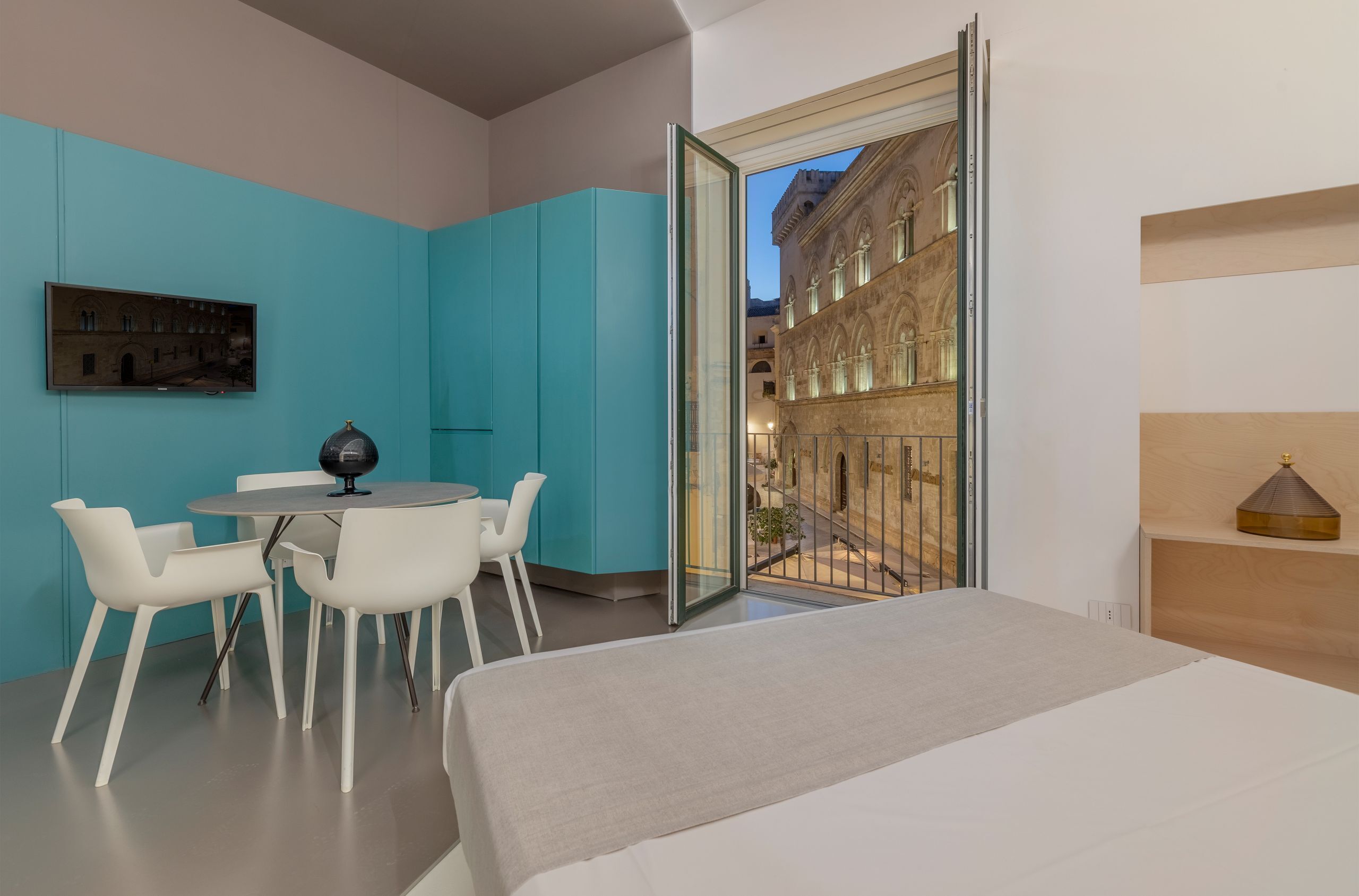 2 soverom, skrivebord, strykejern/-brett og wi-fi (inkludert)