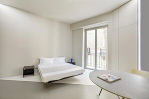 2 habitaciones, escritorio, tabla de planchar con plancha y wifi gratis 