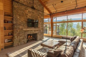 Smart TV, fireplace, books - Basecamp 970 - Beautiful Modern Mountain Home (Silverthorne)
