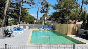 Piscine extérieure (ouverte en saison)