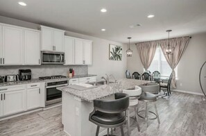 Refrigerador, microondas, horno y lavavajillas 