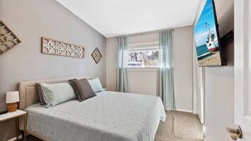 5 bedrooms, desk, iron/ironing board, travel cot